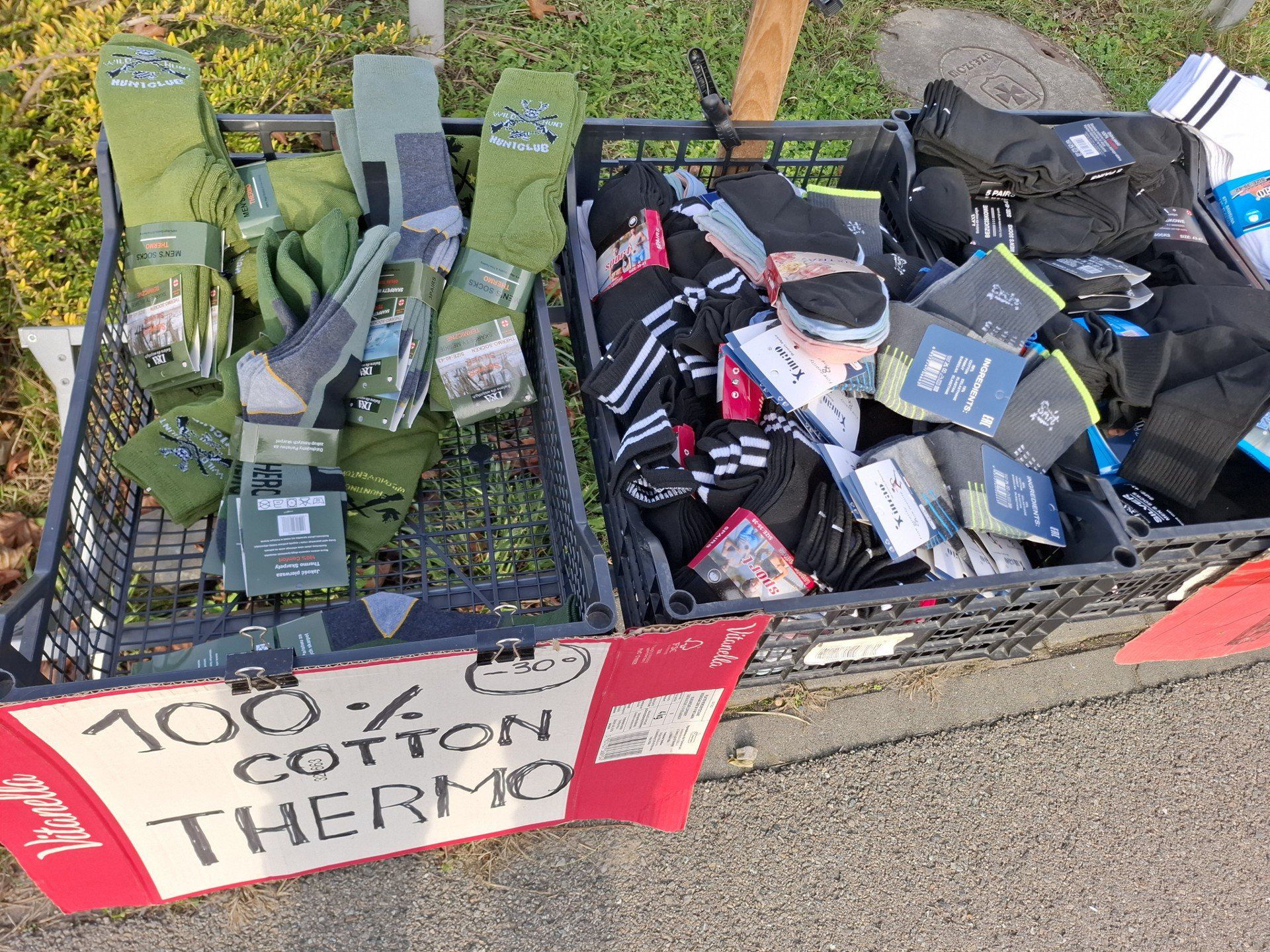 Giełda na ul. Dworaka w Rzeszowie była otwarta w Dzień Zaduszny.