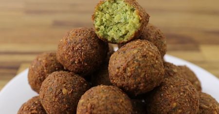 Przepis na falafel. Sposób na szybki obiad