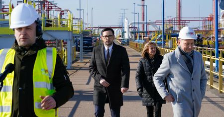 Saudowie grają na podwyżkę. Nie pokrzyżują planów Danielowi Obajtkowi