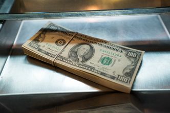 Kursy walut. Mocniejszy dolar ciąży złotemu