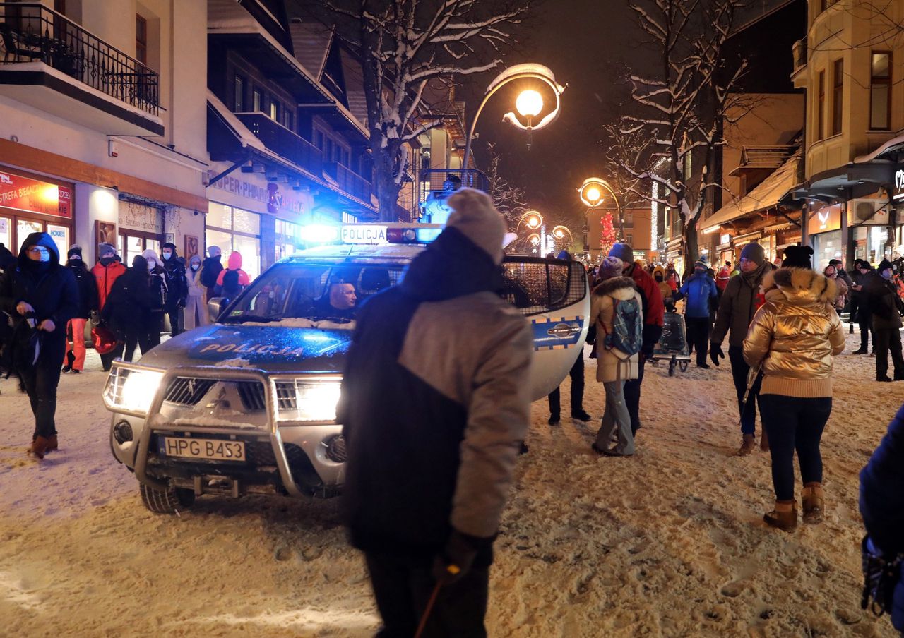 Zakopane. Szaleństwo na Krupówkach. Tysiące turystów, setki interwencji