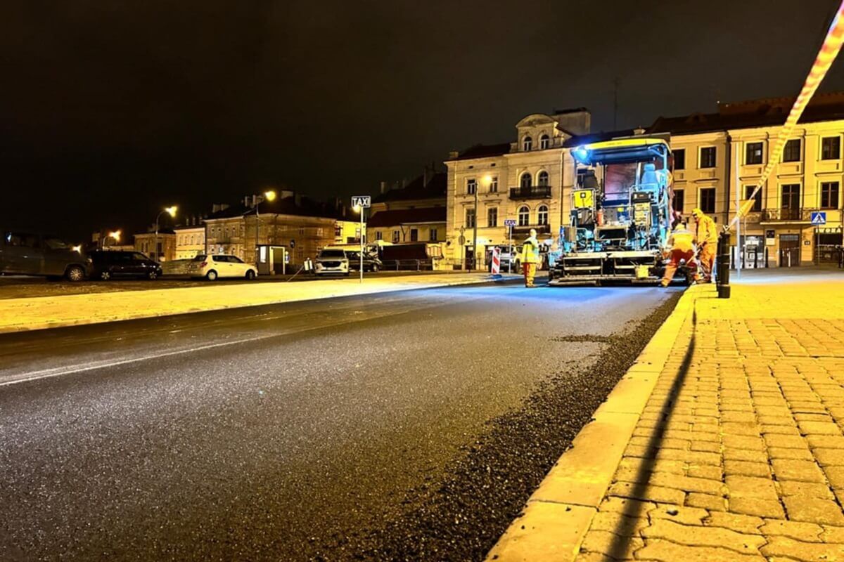 Nocne prace drogowców na ul. Bajkowskiego
