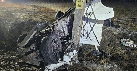 Poważny wypadek na przejeździe kolejowym. Kobieta trafiła do szpitala