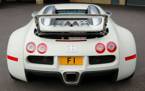 Bugatti Veyron z rejestracją wartą 440.625 funtów!