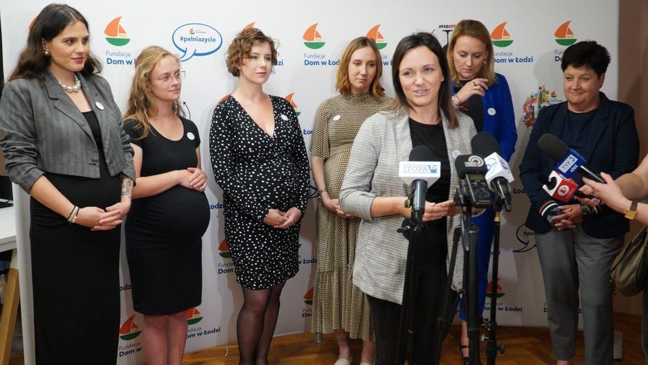 Ruszyła kampania FassOff nie pij w ciąży, wspierają ją ambasadorki, kobiety w ciąży.