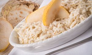 Sprawdzi się jako surówka do obiadu. Ma intrygujący smak i poprawia pracę jelit