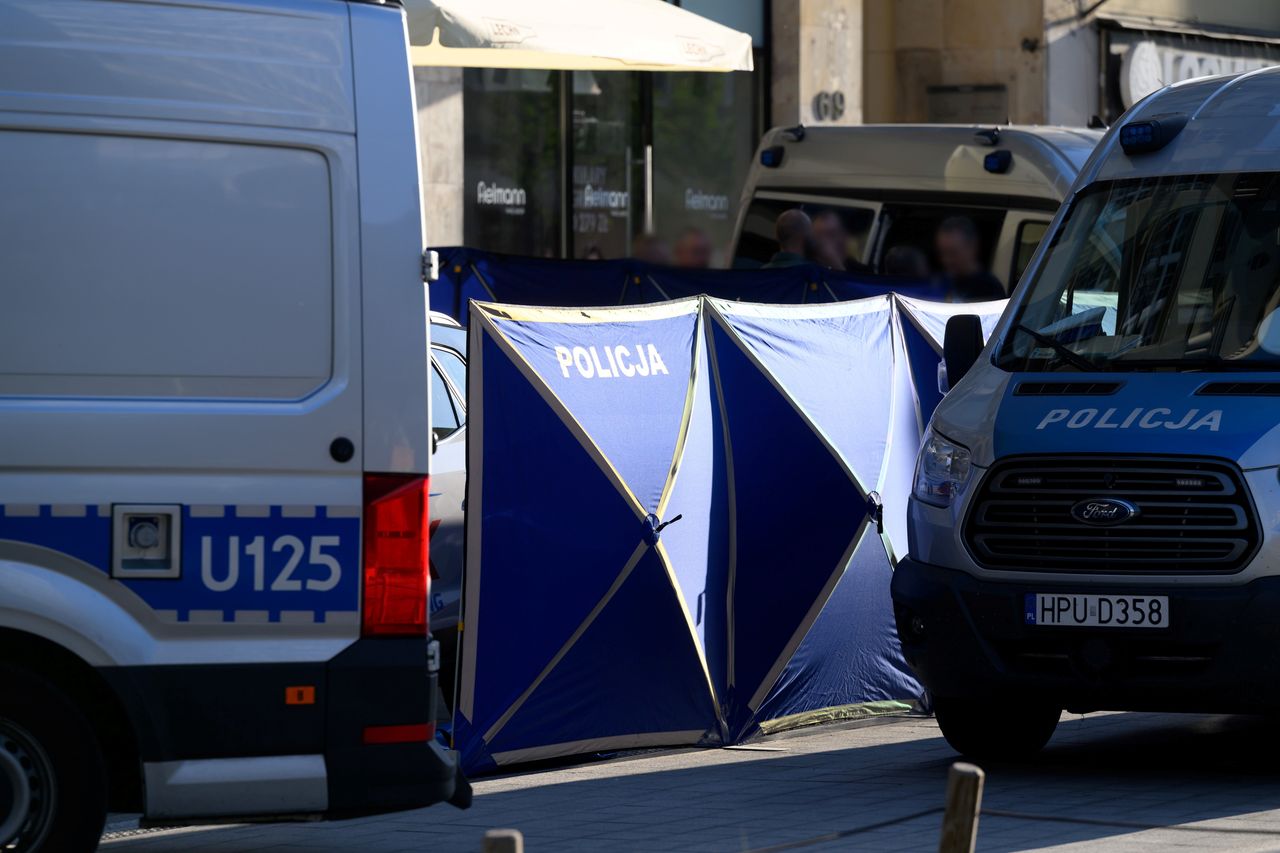 Strzały po pościgu. Bandyta rzucił się na policjantów