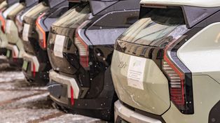 Nowe nieoznakowane radiowozy. Łatwo je poznasz na drodze