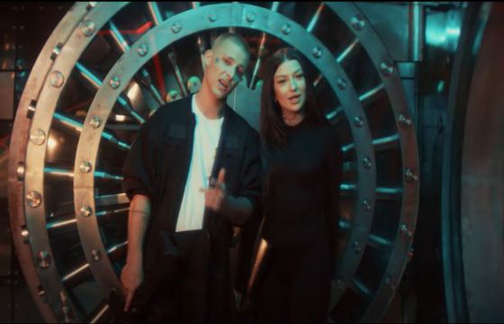 Wspólny klip Ekipy i Roksany Węgiel hitem internetu. Zdjęcia do teledysku kręcono w siedzibie NBP