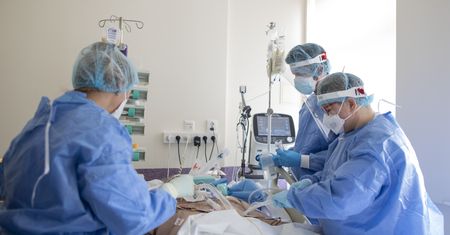 Koronawirus w Polsce. Gwałtowny wzrost liczby zakażeń. "Czerwona lampka"