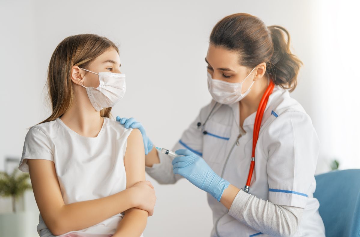 Poznań: Kolejny rok szczepień przeciw HPV w szkołach. Sanepid zachęca rodziców do profilaktyki
