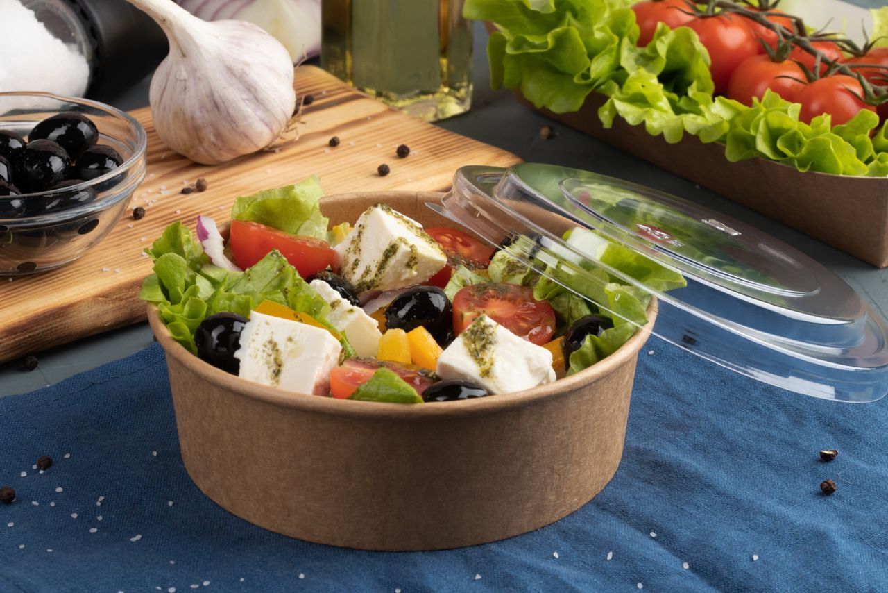 Sałatki do pracy – przepisy, pomysły i wartości odżywcze