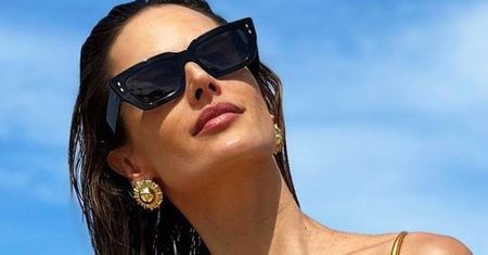 Wrzuciła fotki z plaży. Włożyła bikini "do góry nogami"