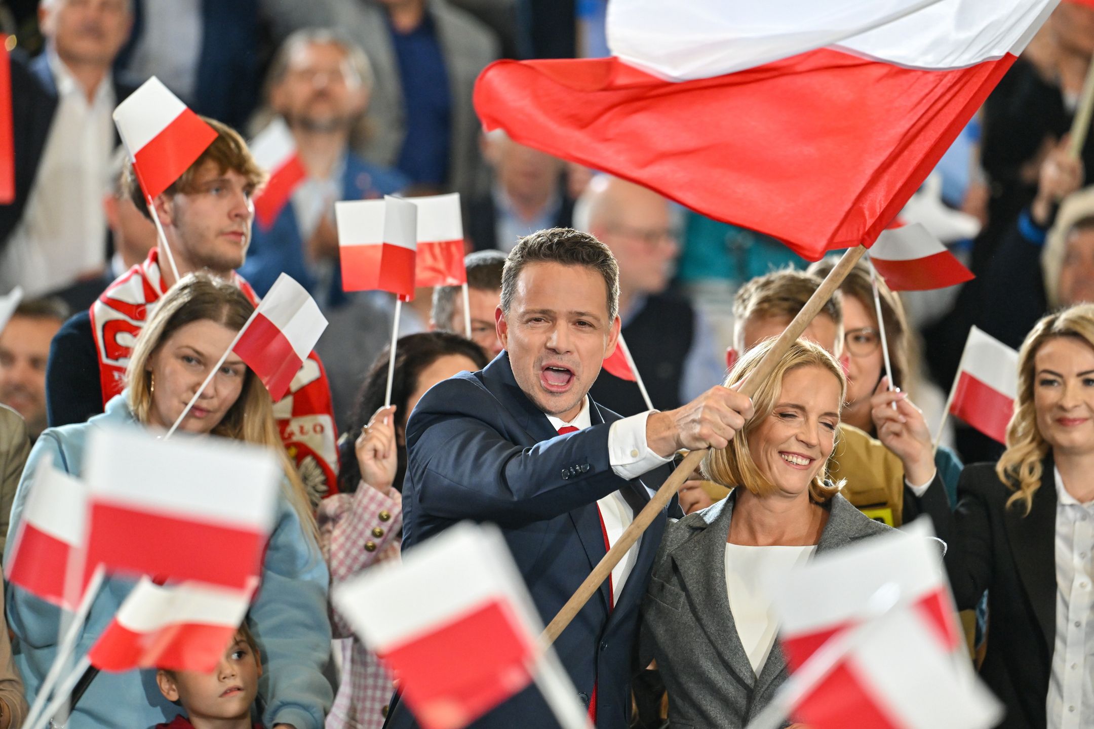 sztab wyborczy Rafa�a Trzaskowskiego
Sandomierz, 18.05.2025. Wybory prezydenta RP - I tura. Kandydat KO w wyborach prezydenckich, prezydent Warszawy Rafa� Trzaskowski w sztabie wyborczym w Hali Sportowo-Widowiskowej MOSiR w Sandomierzu, 18 bm. Zako�czy�o si� g�osowanie w I turze wybor�w prezydenta RP. (aldg) PAP/Piotr Polak
Piotr Polak
I tura, partia, partii, polityk polityka, prezydenckie, prezydenta rp, reakcja, sztab, sztabie, wyborczy, wybory, wyniki, kandydat na Prezydenta RP, sztab wyborczy, wiecz�r wyborczy, wybory prezydenckie, wyniki wybor�w