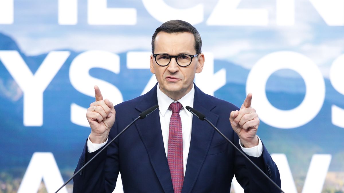 Warszawa, 12.10.2023. Premier Mateusz Morawiecki podczas oświadczenia dla mediów w siedzibie PiS przy ul. Nowogrodzkiej w Warszawie, 12 bm. (ad) PAP/Tomasz Gzell
