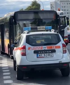 Jadł i nie widział, że ciągnie pasażerkę za autobusem. Kobieta zmarła