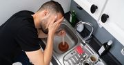 Prosty sposób na zatkany zlew. Wystarczą rzeczy, które masz w domu