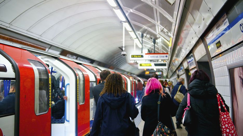 Polak próbował zepchnąć kobietę pod nadjeżdżające metro w Londynie. Zdjęcie ilustracyjne