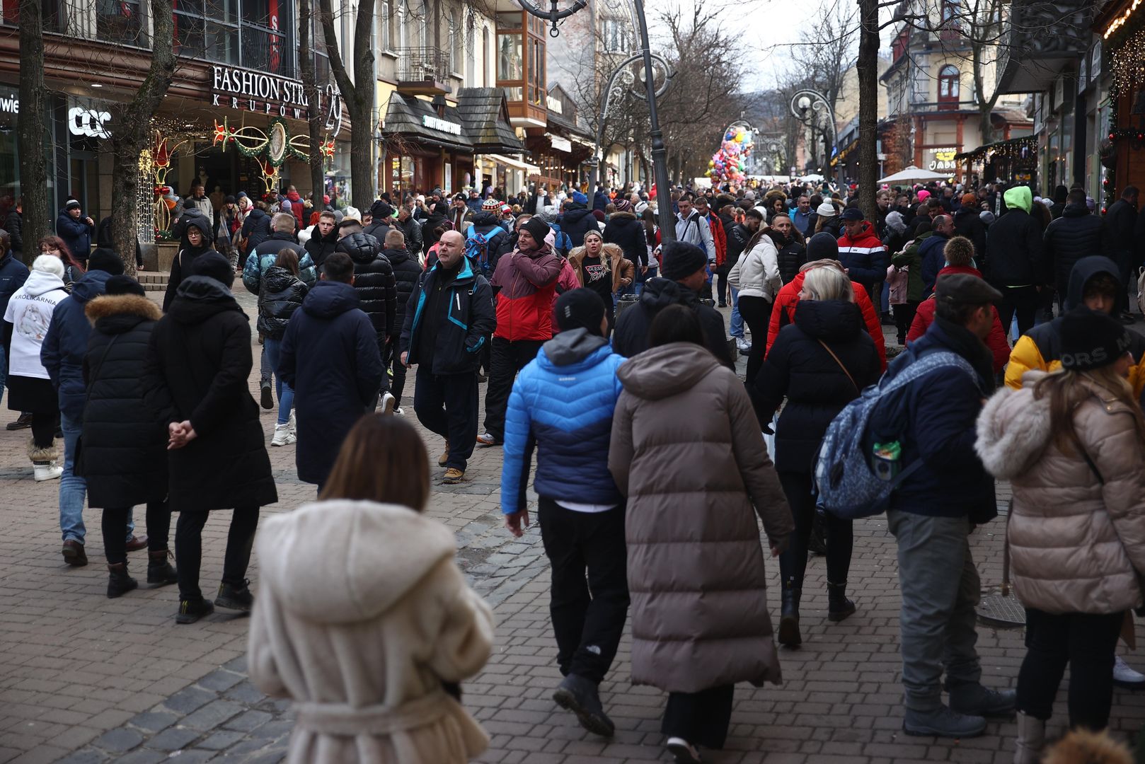 Mikołajki na Krupówkach. Takich tłumów nikt się nie spodziewał