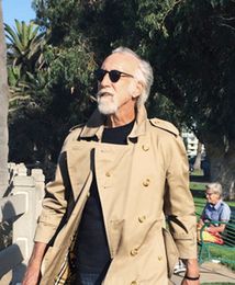 Burberry planuje otworzyć nową fabrykę słynnych płaszczy