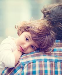 Jakie prawa w pracy mają młodzi ojcowie? Kompendium wiedzy przed Dniem Ojca