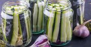 Cukinii ze słoika nie trzeba zalewać octem. W tym wydaniu jest smaczniejsza i zdrowsza