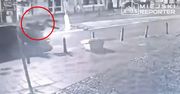 Kierowca uderzył w pieszego i zostawił go na ulicy. Szokujące nagranie