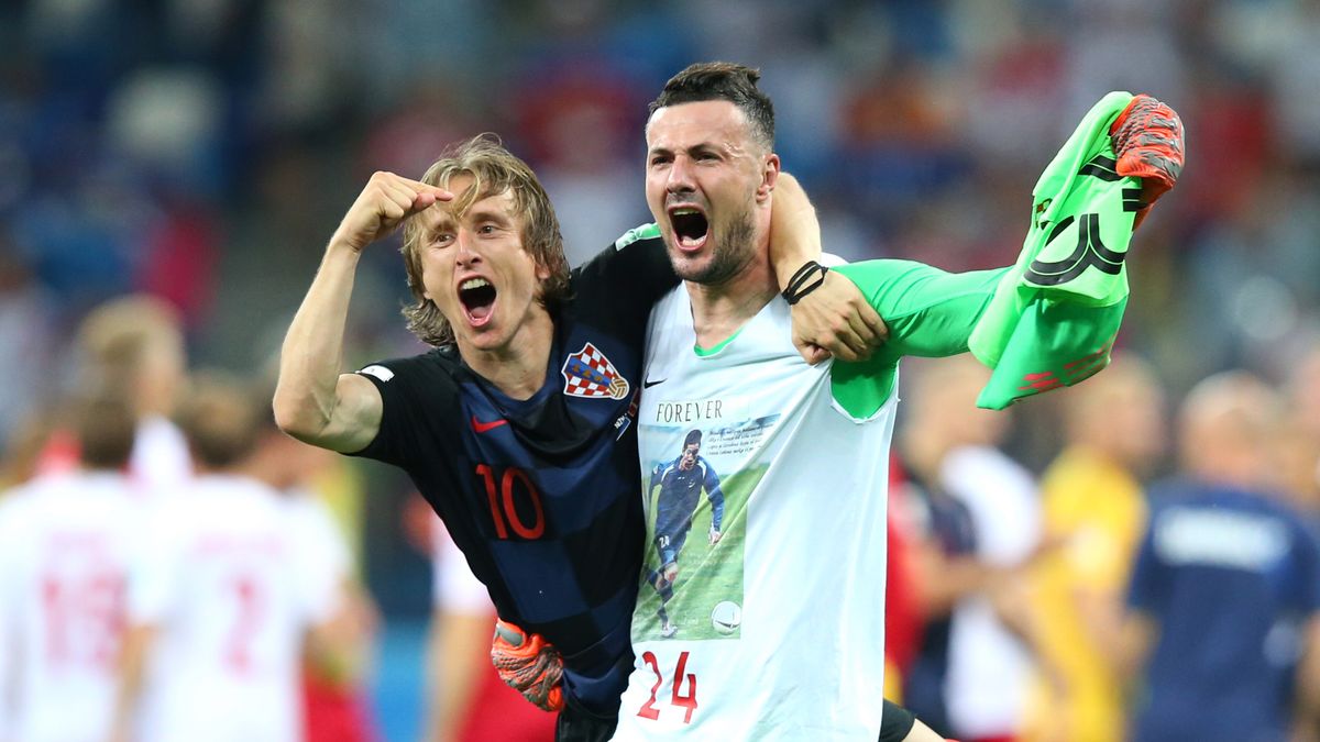 Zdjęcie okładkowe artykułu: Getty Images / Alex Livesey / Na zdjęciu: Luka Modrić i Danijel Subasić cieszą się z pokonania Danii