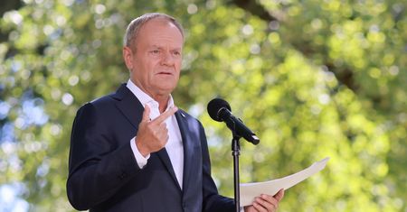 "I tak Polki i Polacy za to płacili". Tusk szczerze o mrożeniu cen energii