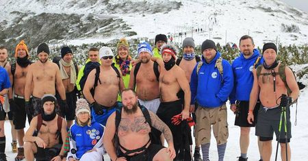 Lubelski Klub Morsów u szczytu formy. W szortach weszli na szczyt Śnieżki