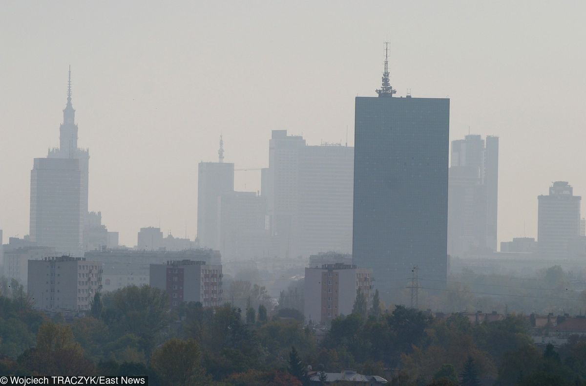 Smog Warszawa - 6 lutego. Zła jakość powietrza. Sprawdź pomiary w poszczególnych dzielnicach