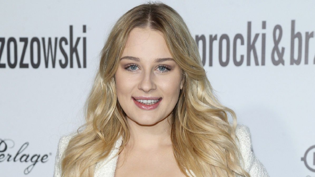 Słynna youtuberka poszła do wróżki. Uderza w księży. "Robią dużą krzywdę"