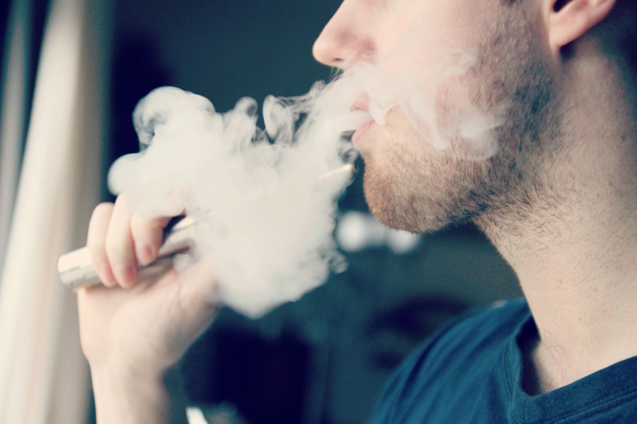 Inteligentny e-papieros pomoże rzucić palenie, a potem całkiem odstawić nikotynę