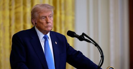 Trump nie cofa się. "We wtorek wprowadzimy cła". Na liście dwa kraje