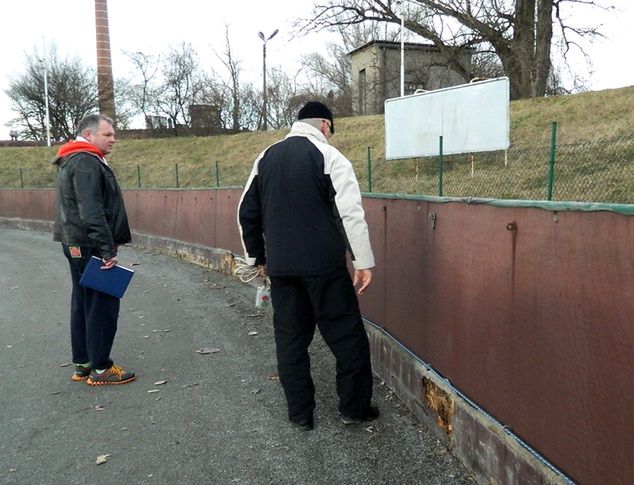 Stan bandy okalającej tor