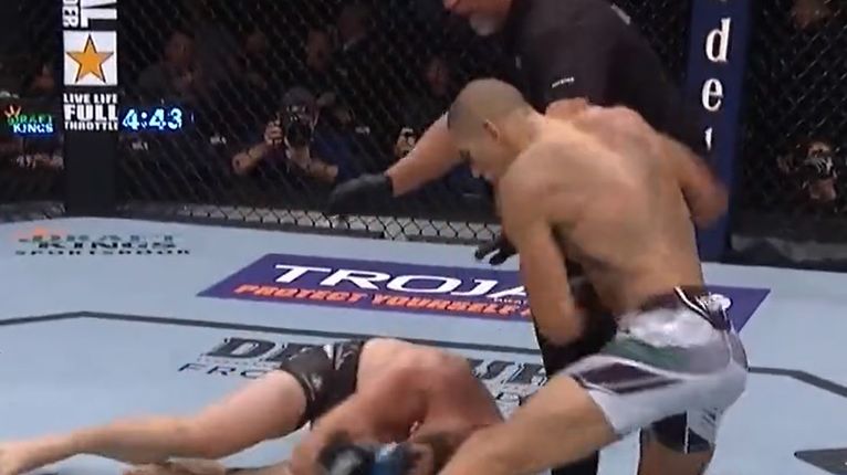 Zdjęcie okładkowe artykułu: Twitter / Alex Pereira znokautował rywala w debiucie dla UFC