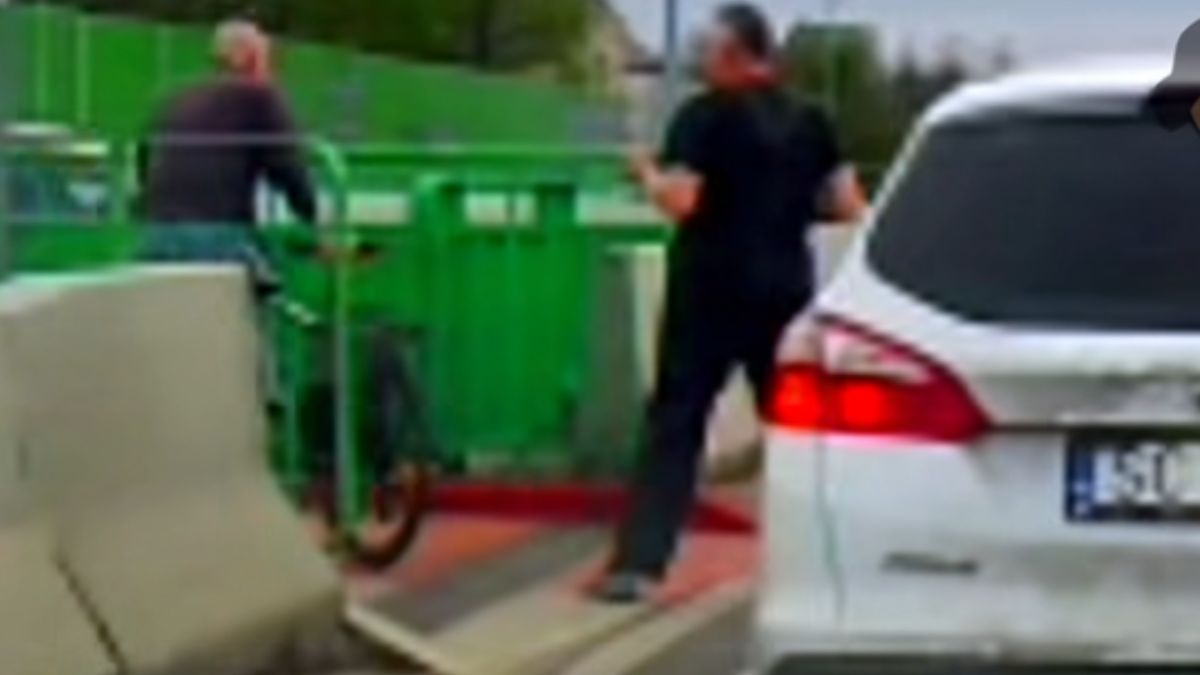 Kierowca aż wyskoczył z auta.