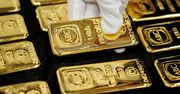 Blask złota nie zgaśnie? J.P. Morgan: ceny mogą sięgnąć 6300 dol. za uncję