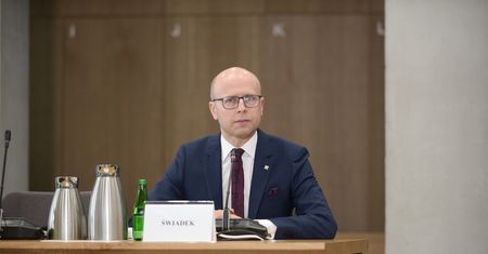 Świadek o interwencjach. Wymienia nazwisko Czarneckiego [TRANSMISJA]
