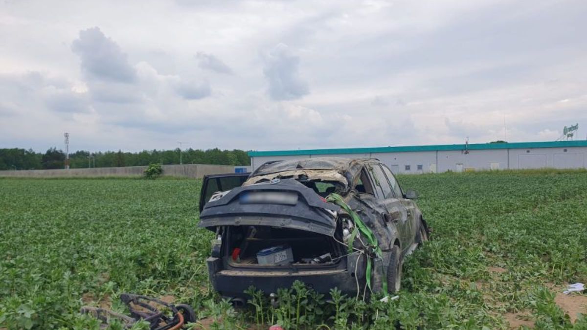 Kobieta dachowała pod wpływem alkoholu. Wiozła roczne dziecko