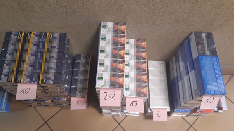 Warszawa. Zabezpieczono prawie 2 800 paczek nielegalnych papierosów