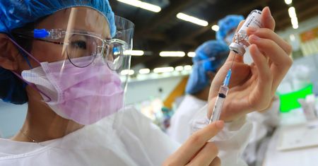 Pfizer + AstraZeneca? Wyższa odporność po podaniu dwóch różnych preparatów przeciw COVID-19