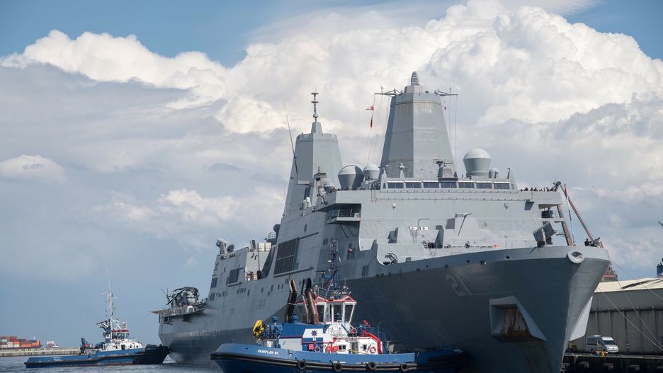 Okr?ty wojenne NATO w Gdyni
18.06.2024 Gdynia Wizyta robocza okretow NATO w ramach cwiczenia BALTOPS 24
Fot. Wojciech Strozyk/REPORTER
N/z: amerykanski okret desantowy dok, USS New York LPD-21 klasy San Antonio czesc dziobowa wykonano ze stali z wiezowcow World Trade Center WTC z 11 wrzesnia 2001 okret upamietnia ofiary zamachu
Wojciech Strozyk/REPORTER
