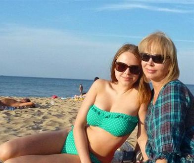 "Klan": Gwiazda z córką na plaży