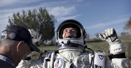 Podniebny nurek spadał z prędkością 800 km/h