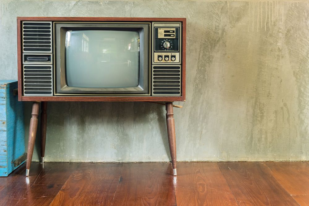 Zdjęcie starego telewizora pochodzi z serwisu Shutterstock