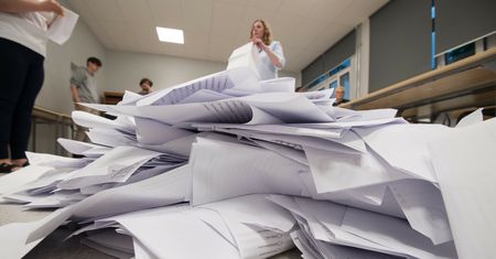 Wybory prezydenckie 2025. Jak ustalane są wyniki głosowania?