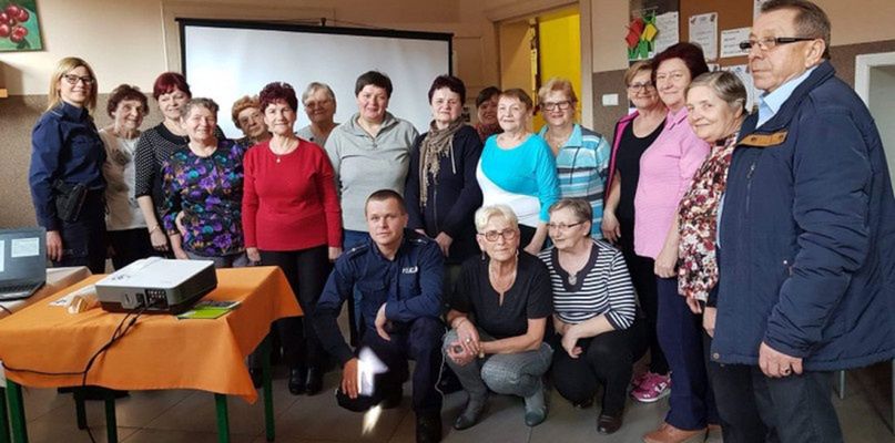 Dzielnicowi z wizytą w Dziennym Domu Pomocy Społecznej w Budzyniu