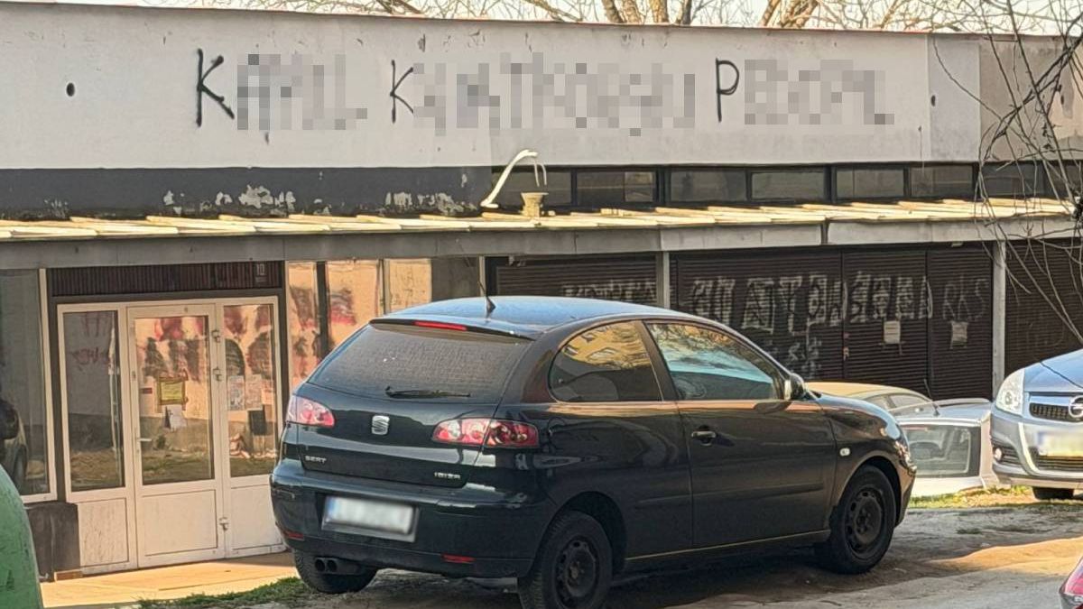 Napis na budynku przy ul. Hutniczej