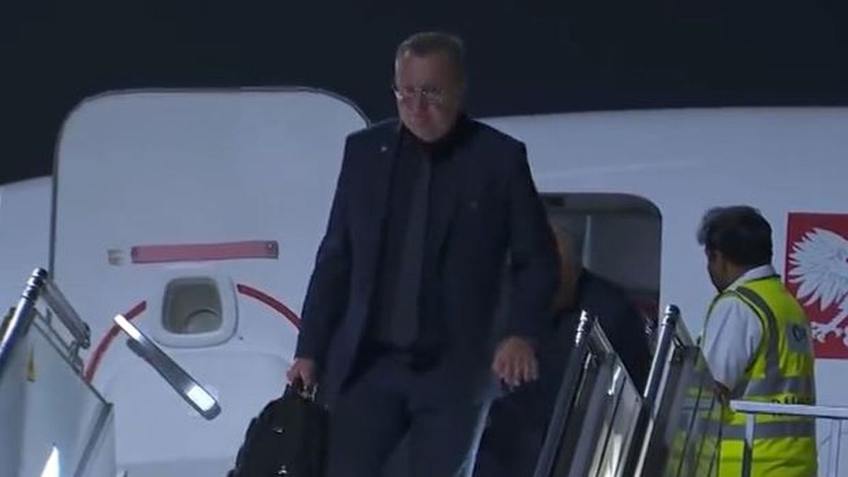 Twitter / TVP Sport / Czesław Michniewicz po przylocie do Kataru